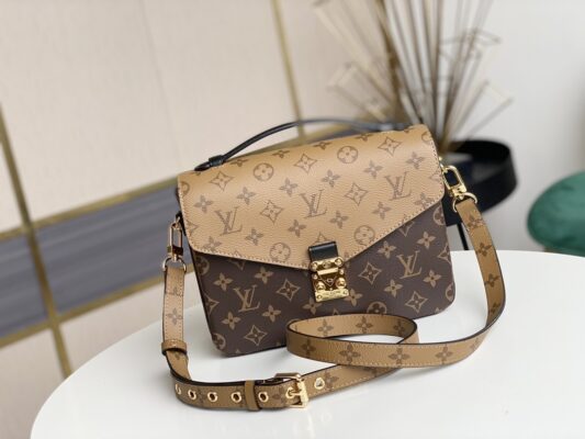 Pochette Métis Monogram